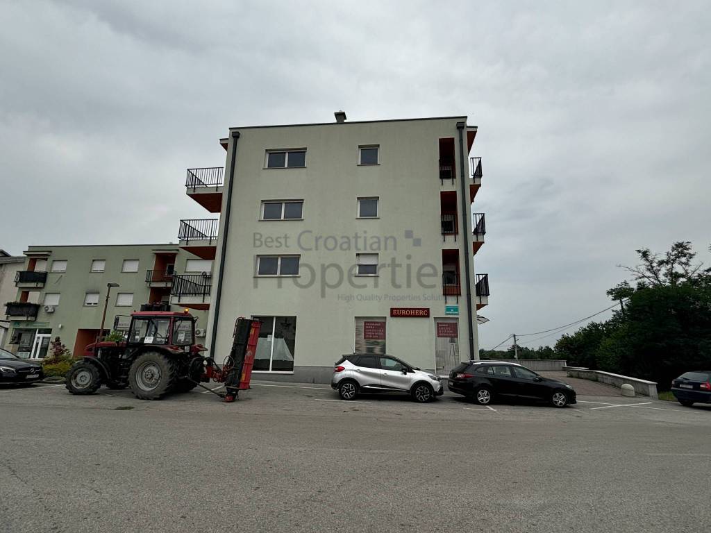 Poslovna zgrada, Prodaja, Pisarovina, Pisarovina