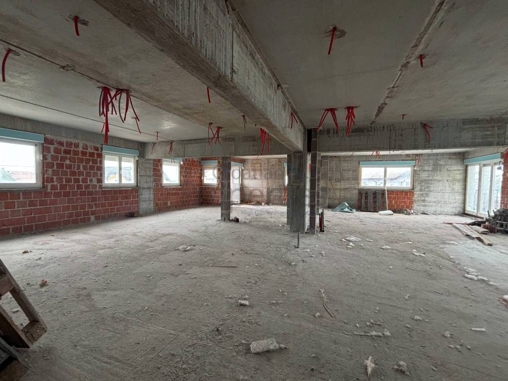 Poslovna zgrada, Prodaja, Pisarovina, Pisarovina