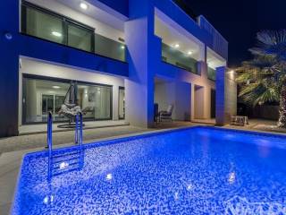 Luksuzna vila, Prodaja, Privlaka, Privlaka
