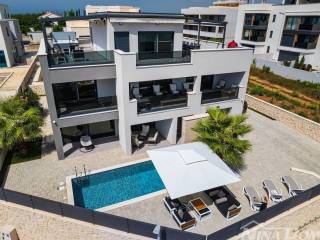 Luksuzna vila, Prodaja, Privlaka, Privlaka
