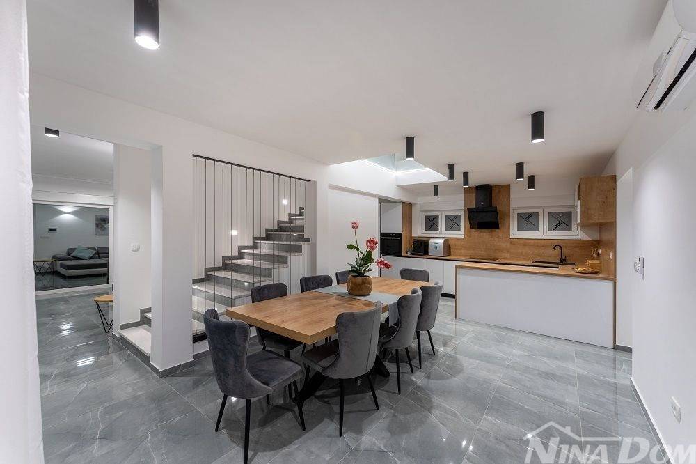 Luksuzna vila, Prodaja, Privlaka, Privlaka