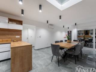Luksuzna vila, Prodaja, Privlaka, Privlaka