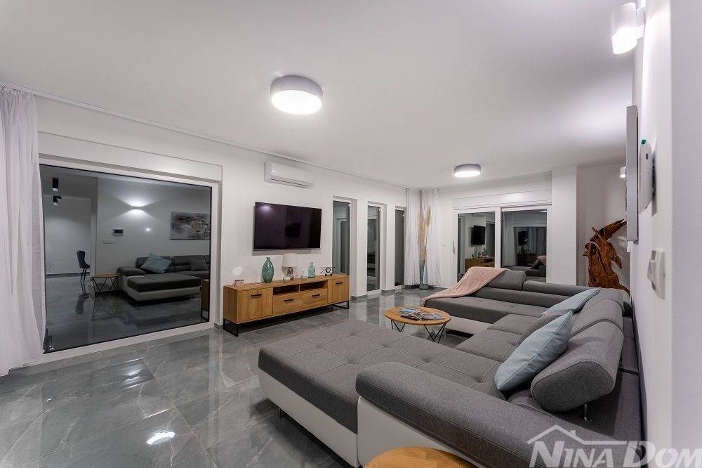 Luksuzna vila, Prodaja, Privlaka, Privlaka