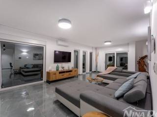 Luksuzna vila, Prodaja, Privlaka, Privlaka