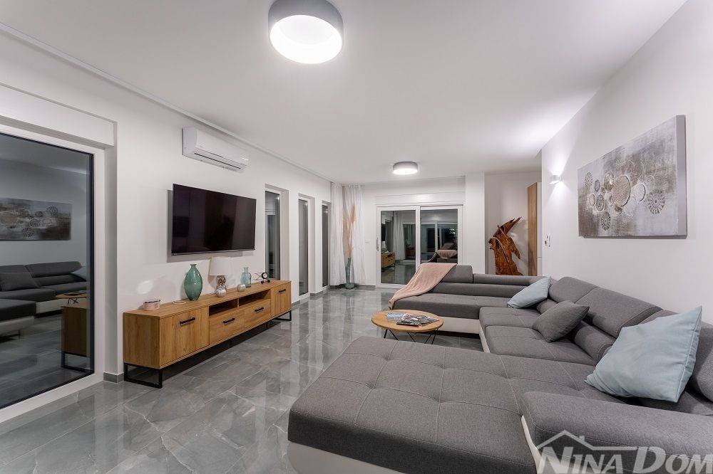 Luksuzna vila, Prodaja, Privlaka, Privlaka