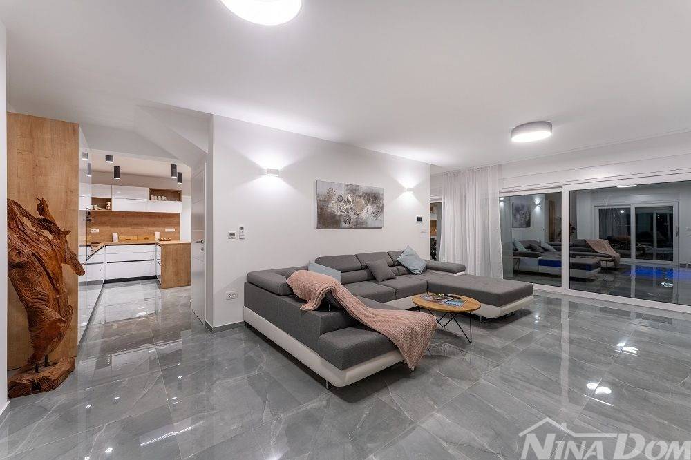Luksuzna vila, Prodaja, Privlaka, Privlaka