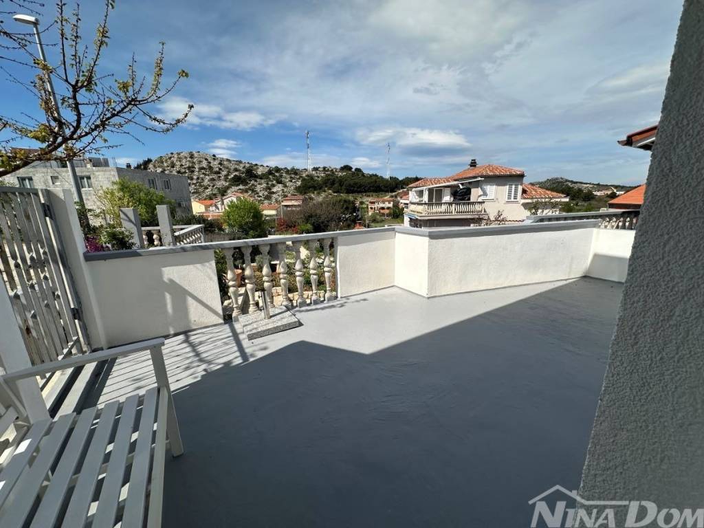 Apartmanska kuca, Prodaja, Pakostane, Drage
