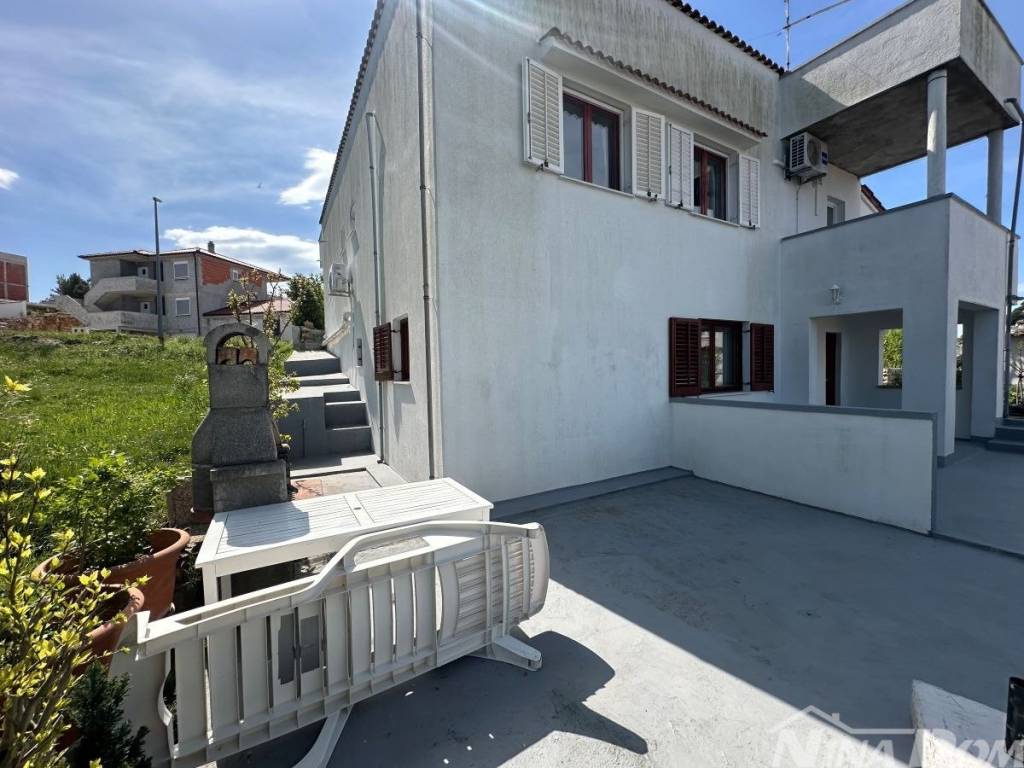 Apartmanska kuca, Prodaja, Pakostane, Drage
