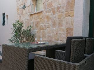 Kamena kuca, Prodaja, Privlaka, Privlaka