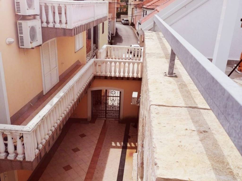 Kamena kuca, Prodaja, Privlaka, Privlaka