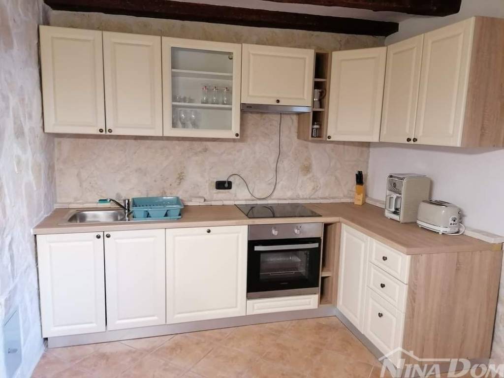 Kamena kuca, Prodaja, Privlaka, Privlaka