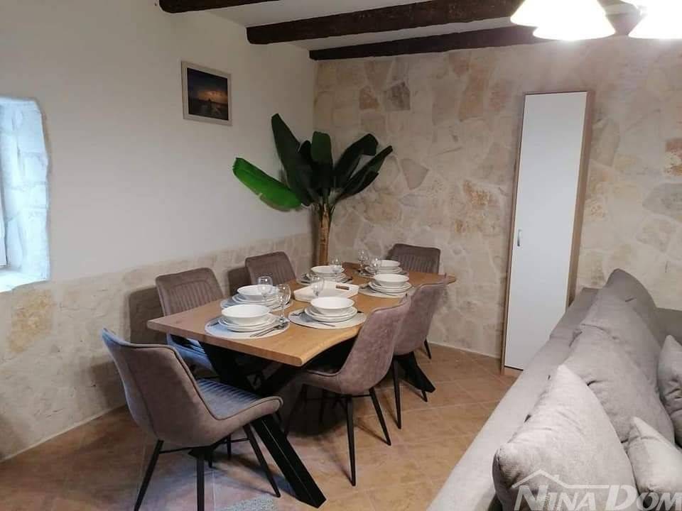 Kamena kuca, Prodaja, Privlaka, Privlaka