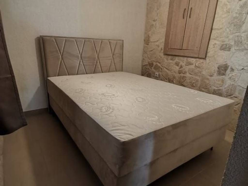 Kamena kuca, Prodaja, Privlaka, Privlaka