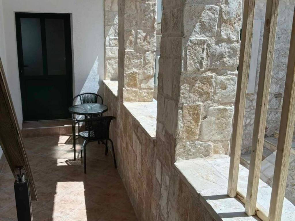Kamena kuca, Prodaja, Privlaka, Privlaka