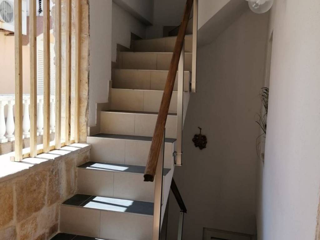 Kamena kuca, Prodaja, Privlaka, Privlaka