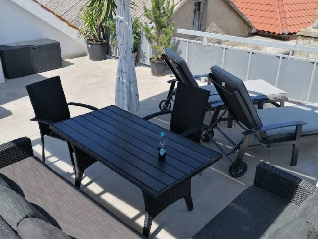 Kamena kuca, Prodaja, Privlaka, Privlaka