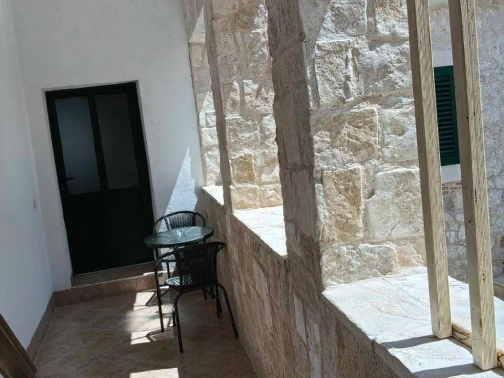 Kamena kuca, Prodaja, Privlaka, Privlaka