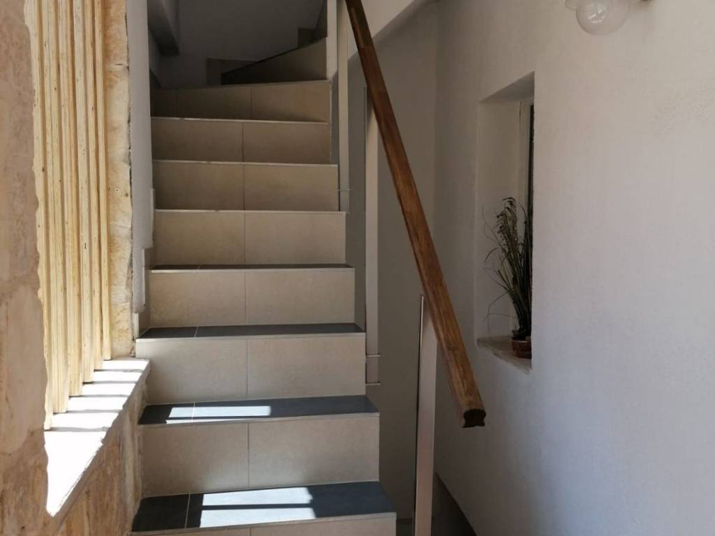 Kamena kuca, Prodaja, Privlaka, Privlaka