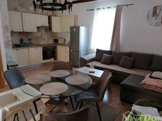 Kamena kuca, Prodaja, Privlaka, Privlaka