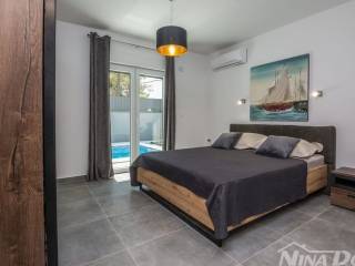 Vila, Prodaja, Vir, Vir