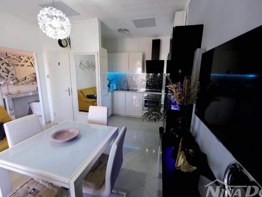 Apartman na moru, Prodaja, Sali, Sali