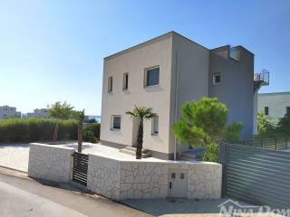 Vila, Prodaja, Privlaka, Privlaka