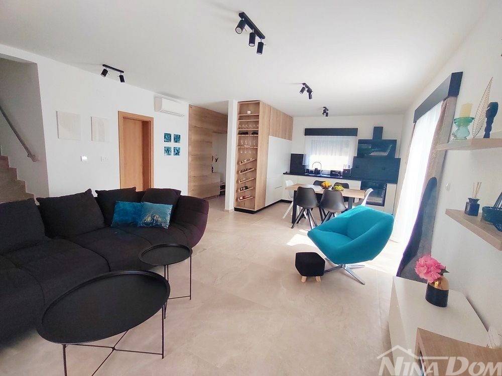 Vila, Prodaja, Privlaka, Privlaka