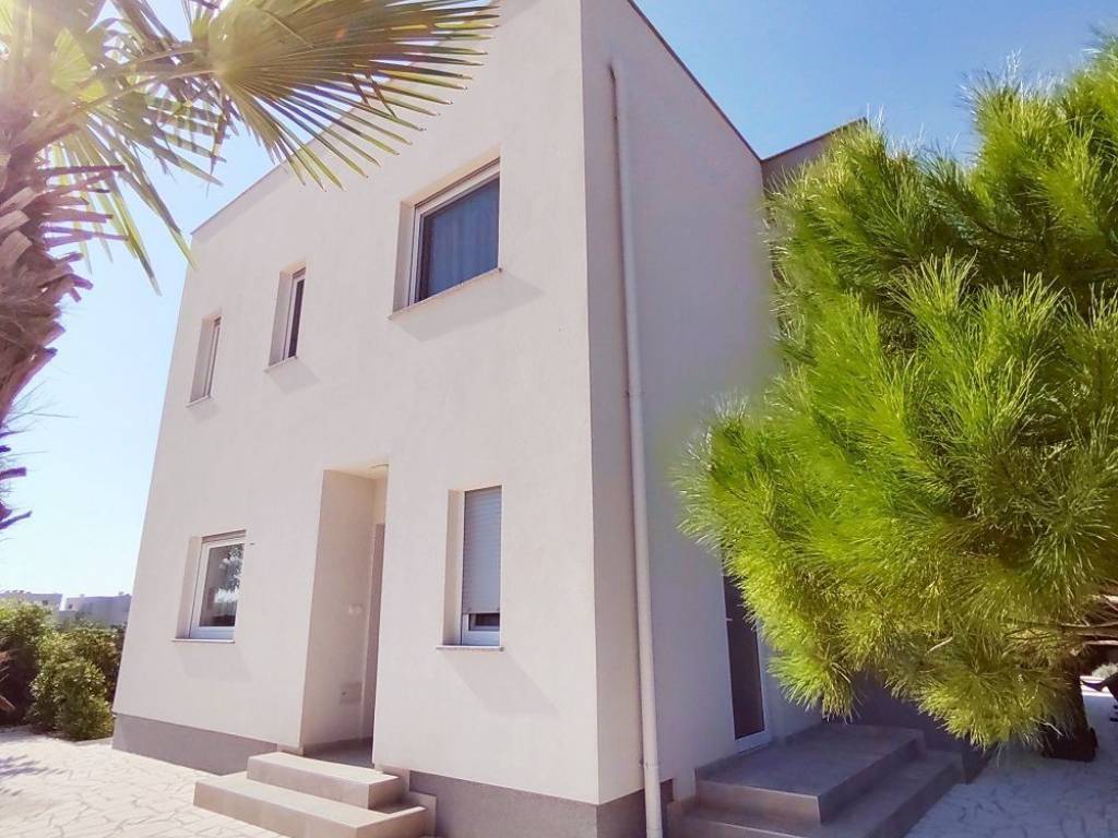 Vila, Prodaja, Privlaka, Privlaka