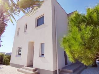 Vila, Prodaja, Privlaka, Privlaka