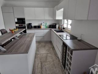 Vila, Prodaja, Vir, Vir