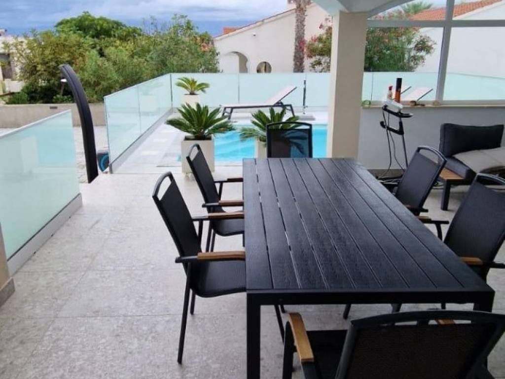 Vila, Prodaja, Vir, Vir
