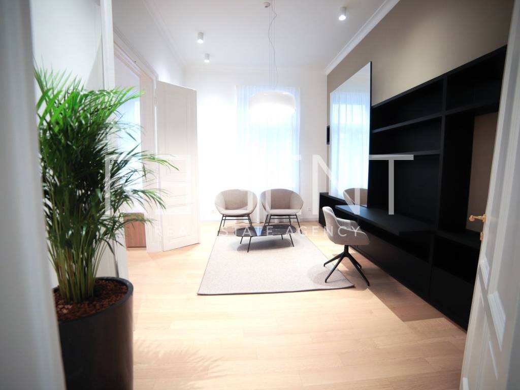 Zagreb, Centar - Moderan peterosoban stan 190 m2 0023