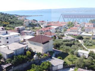 Omis, Omis