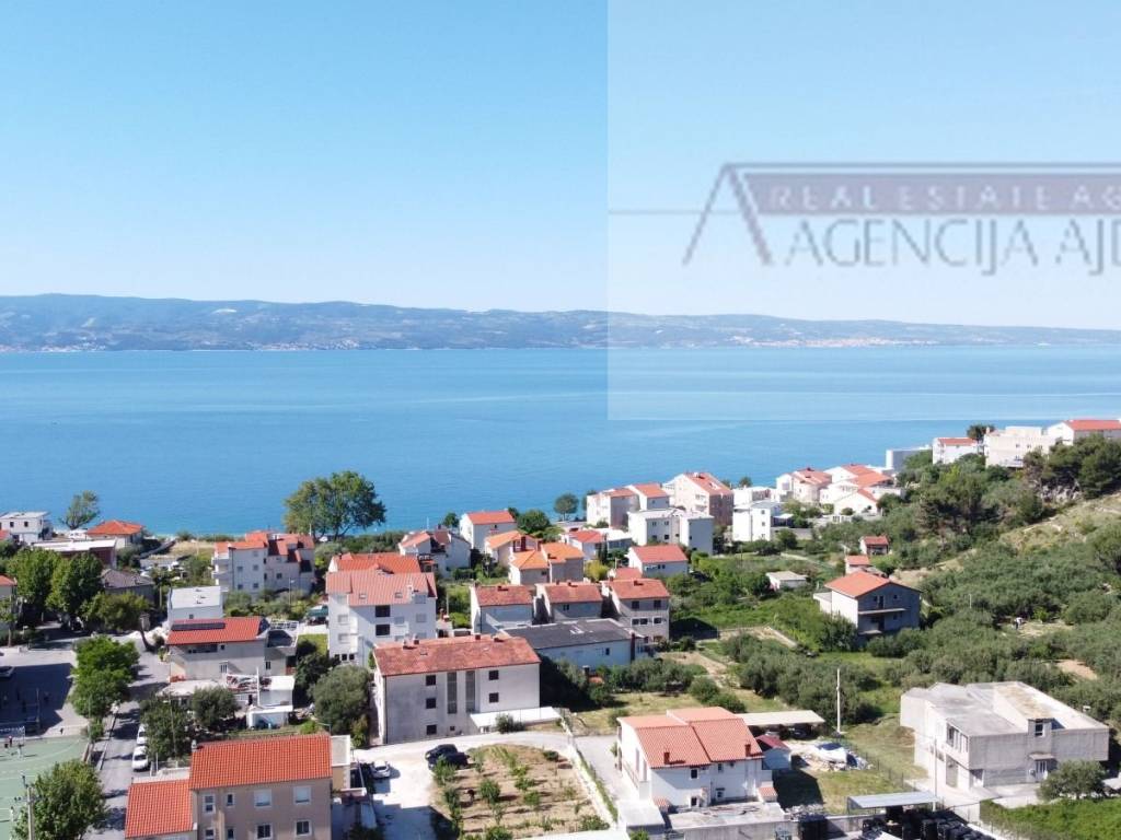 Omis, Omis
