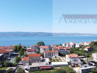 Omis, Omis