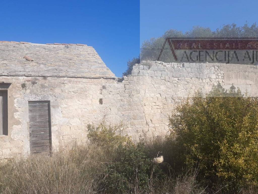 Komiza, Bisevo