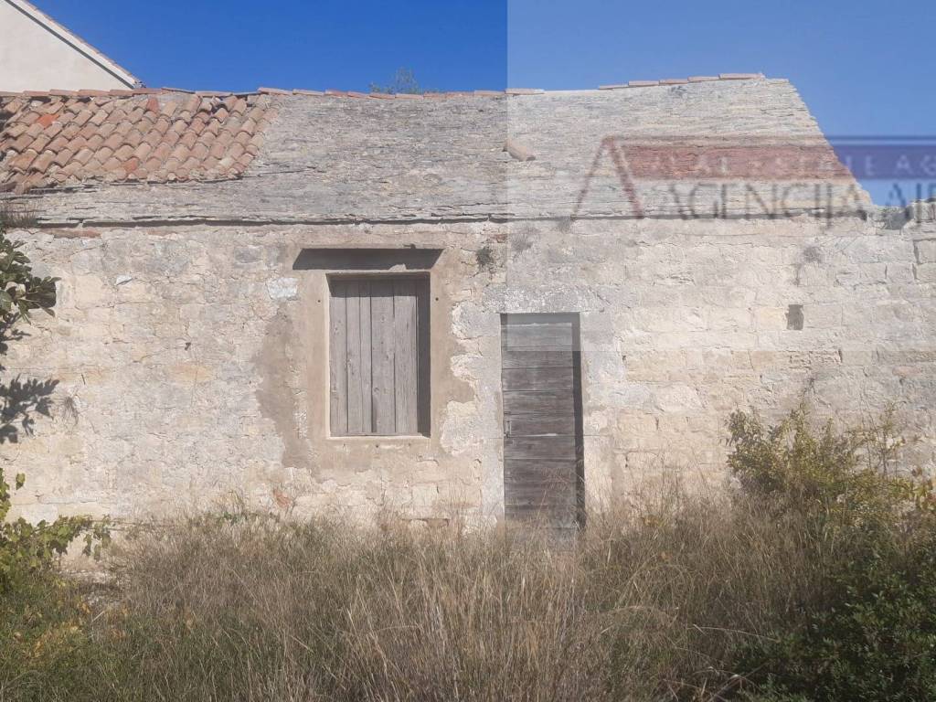 Komiza, Bisevo