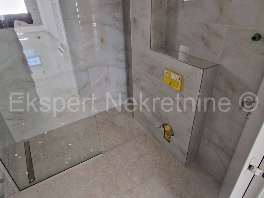 Stan u novogradnji, Prodaja, Okrug, Okrug Gornji