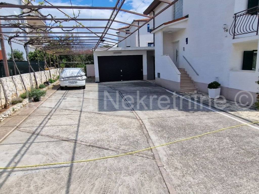 Apartmanska kuca, Prodaja, Okrug, Okrug Gornji