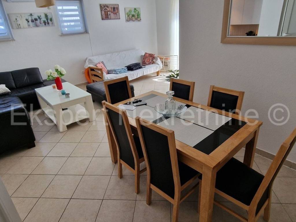 Stan u zgradi, Prodaja, Okrug, Okrug Gornji