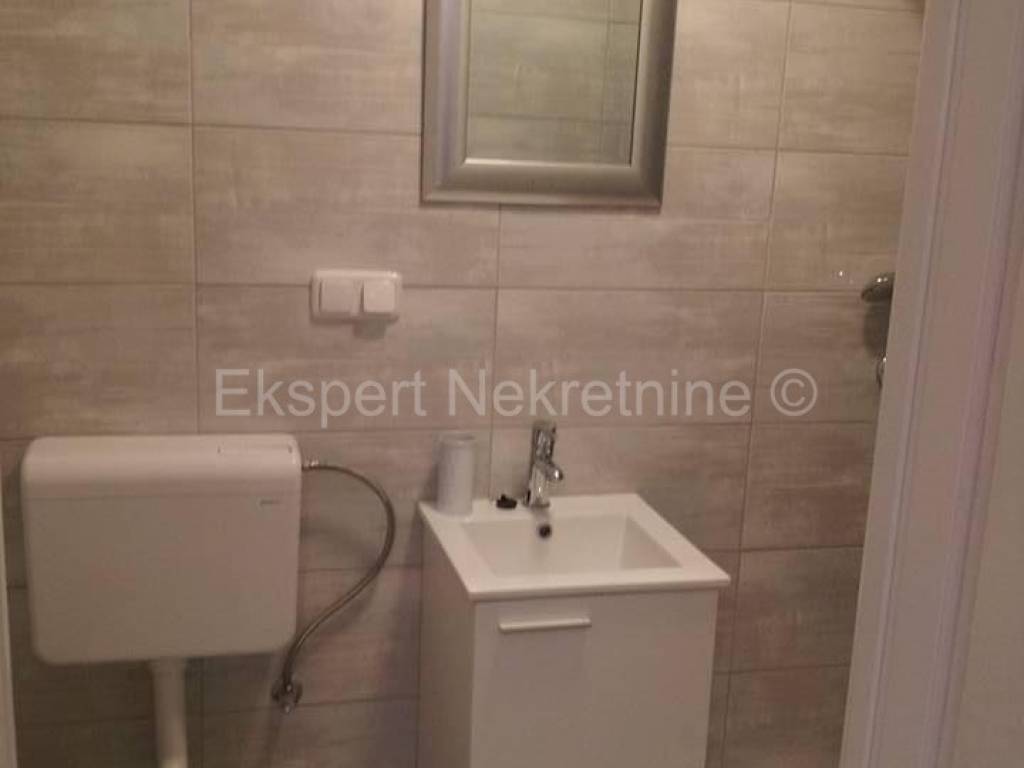 Stan u kuci, Prodaja, Okrug, Okrug Gornji