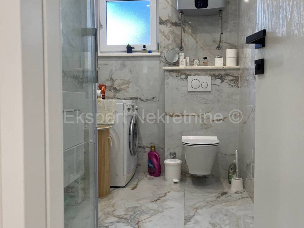 Stan u kuci, Prodaja, Okrug, Okrug Gornji