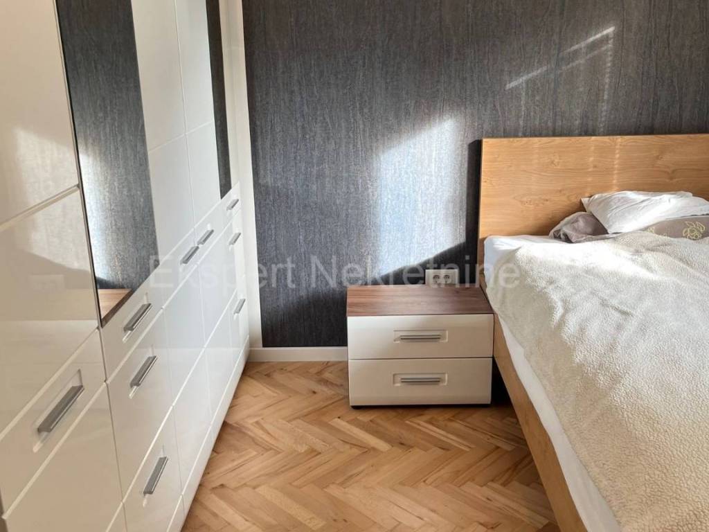 Stan u kuci, Prodaja, Okrug, Okrug Gornji