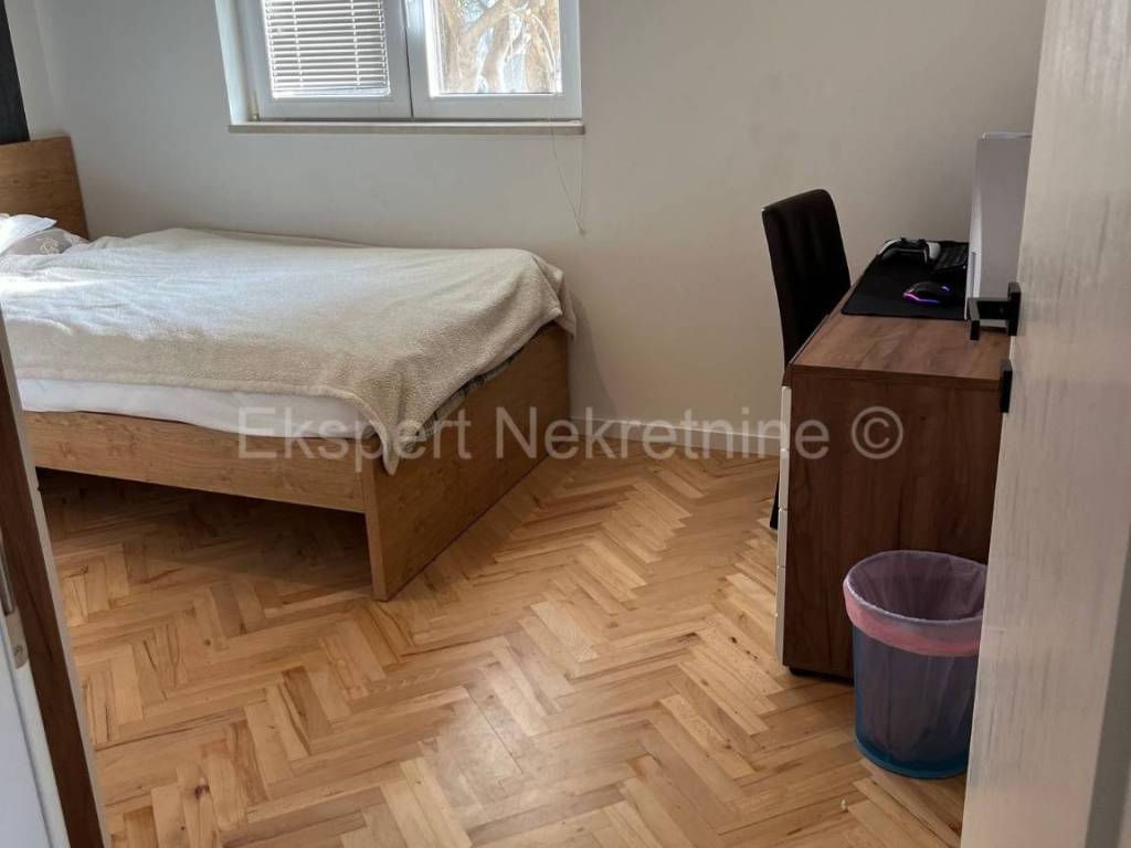 Stan u kuci, Prodaja, Okrug, Okrug Gornji