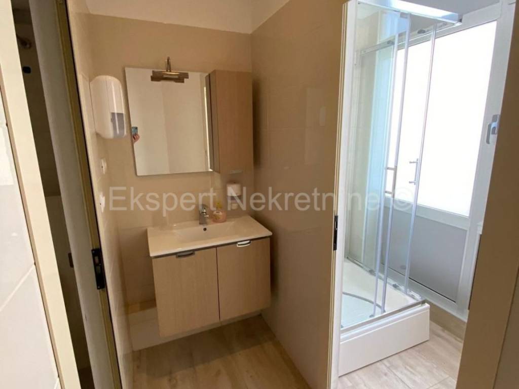 Hostel, Prodaja, Split, Split