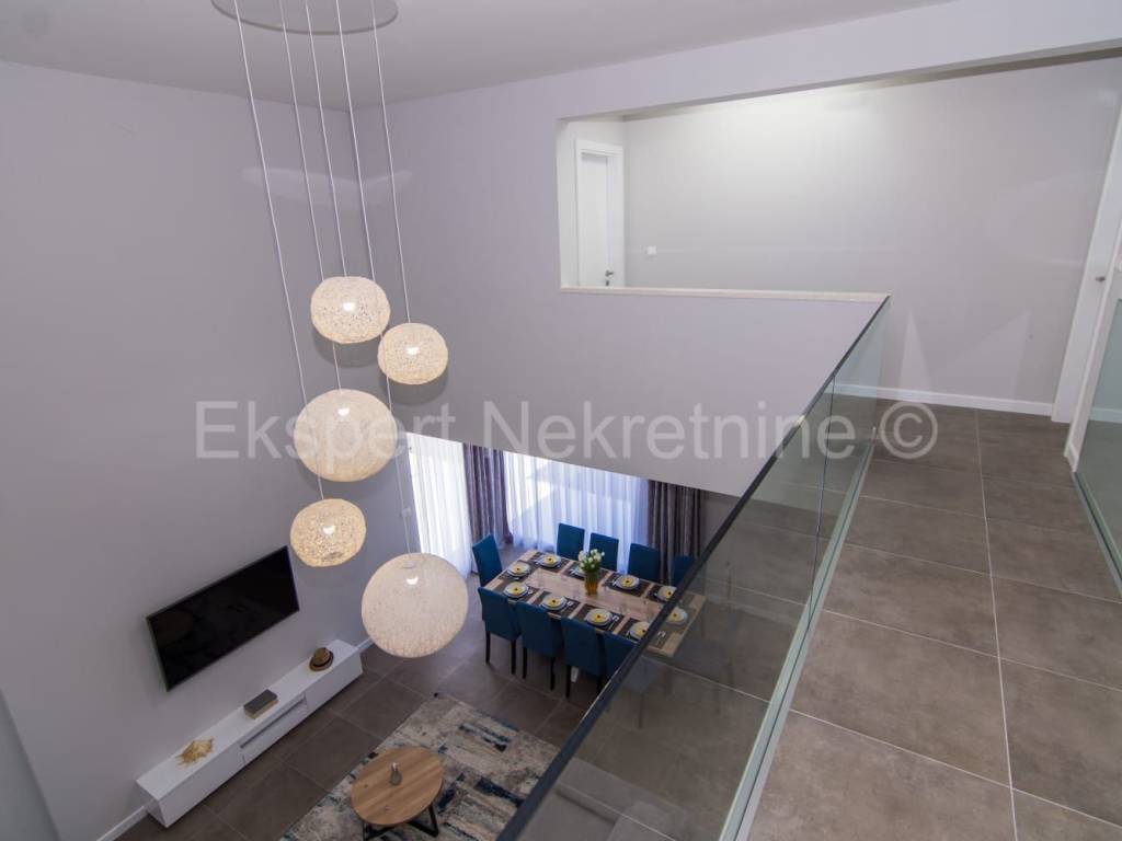 Vila, Prodaja, Kastela, Kastel Kambelovac