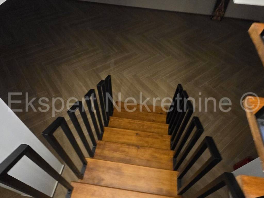 Rogoznica, Podglavica
