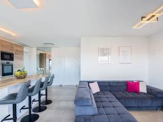 Flat in a building, Sale, Okrug, Okrug Gornji