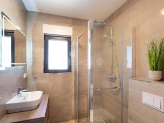 Flat in a building, Sale, Okrug, Okrug Gornji
