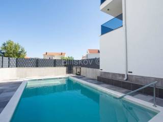 Flat in a building, Sale, Okrug, Okrug Gornji